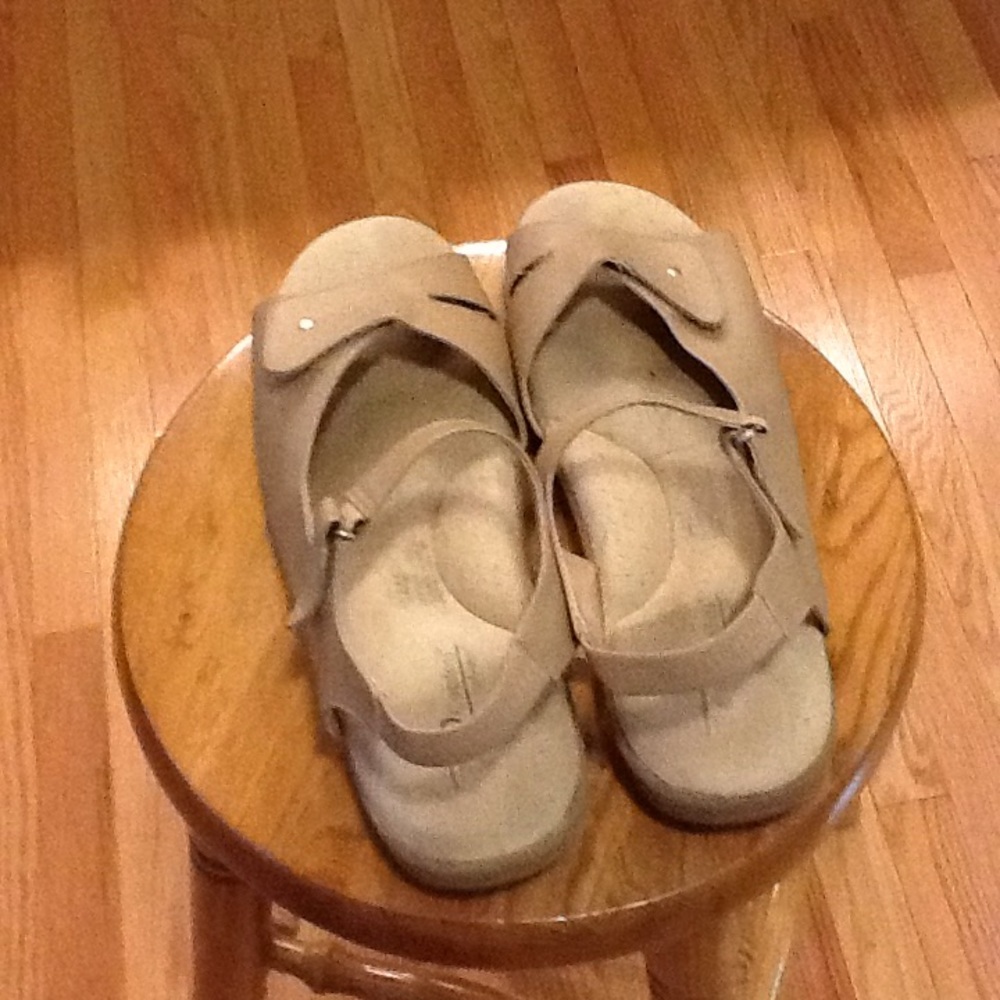 Pure Comfort Shoes. Size 14M. NWOT